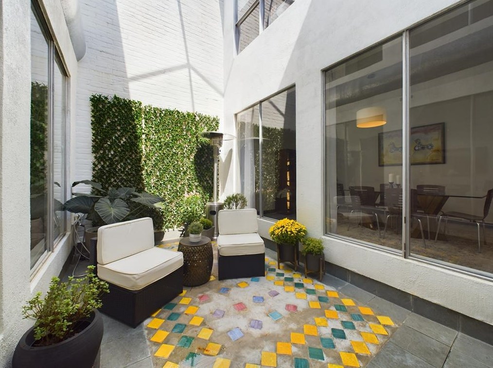 163 Sage Rd, Houston TX 77056-1420 exterior