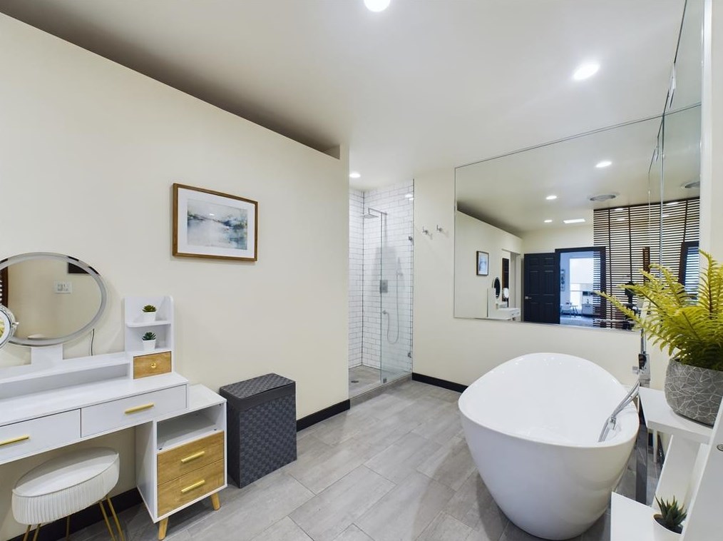 163 Sage Rd, Houston TX 77056-1420 exterior