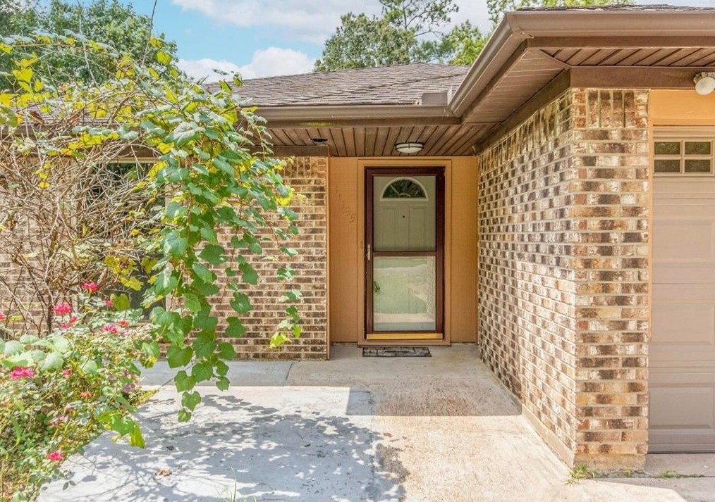 11195 Forest Gln, Beaumont TX  77713-9005 exterior