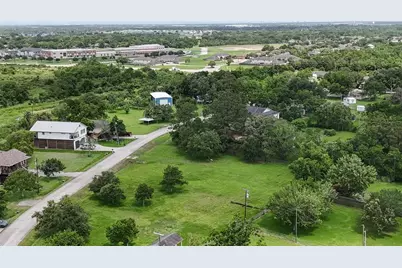 4203 Scenic Drive, Dickinson, TX 77539 - Photo 9