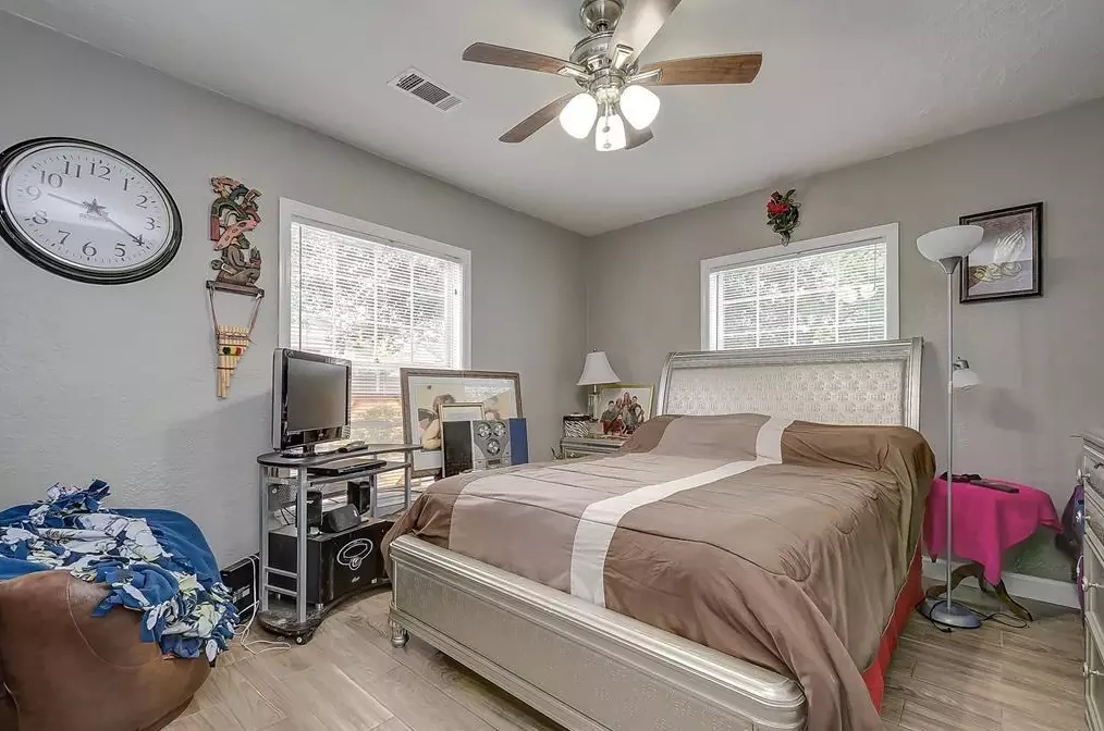 7142 Mossrose, Houston TX  77087-2601 exterior