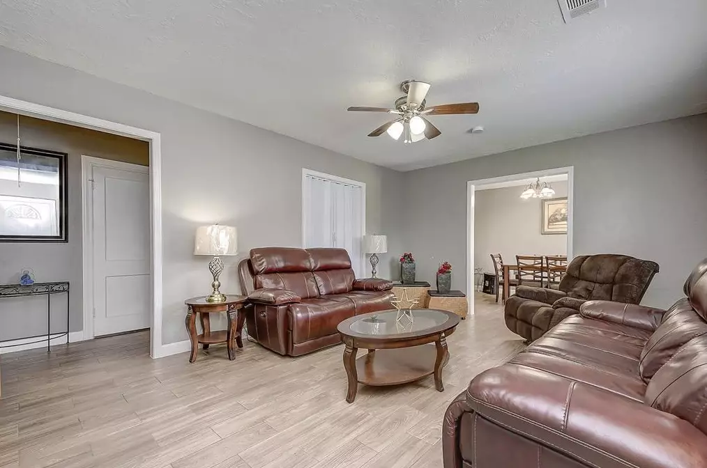 7142 Moss Rose St, Houston TX  77087-2828 exterior