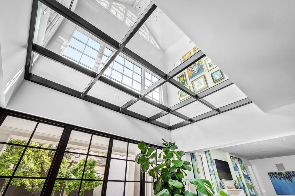 2209 Pine Valley Dr, Houston TX  77019-3510 exterior