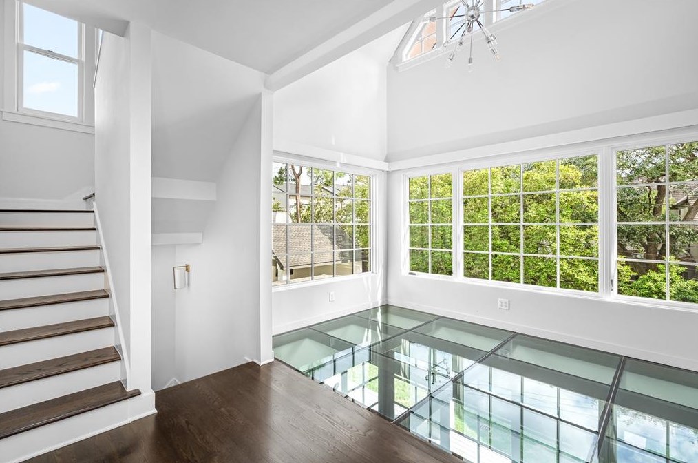 2209 Pine Valley Dr, Houston TX  77019-3510 exterior