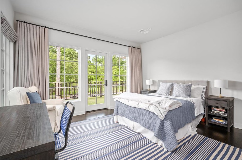 2209 Pine Valley Dr, Houston TX  77019-3510 exterior