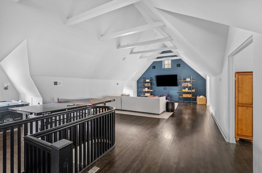 2209 Pine Valley Dr, Houston TX  77019-3510 exterior