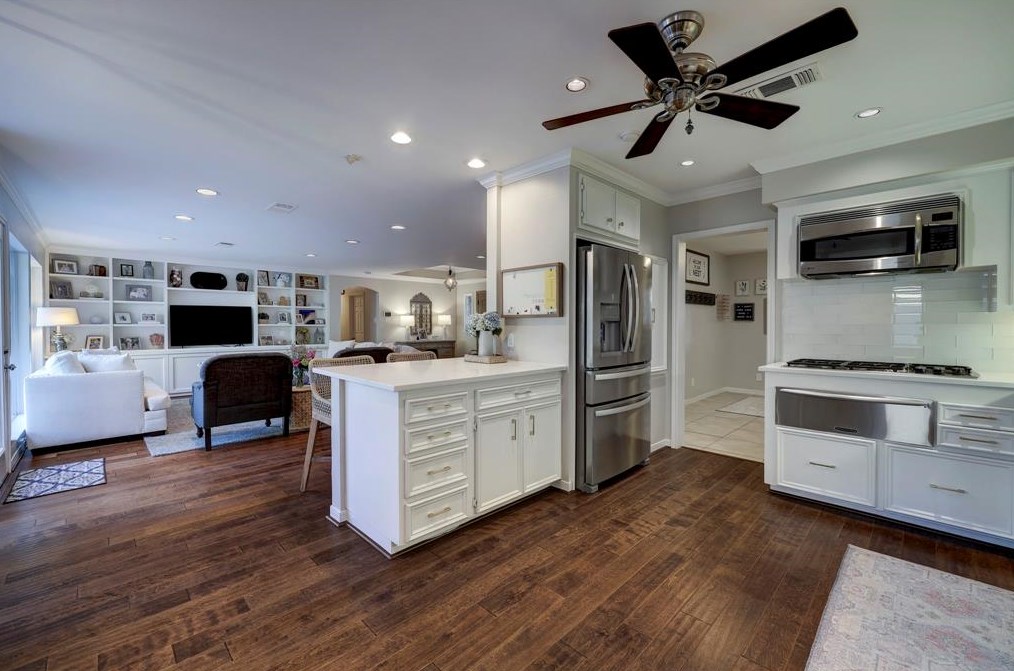 722 Electra Dr, Houston TX  77024-4747 exterior