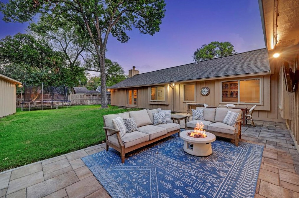 722 Electra Dr, Houston TX  77024-4747 exterior