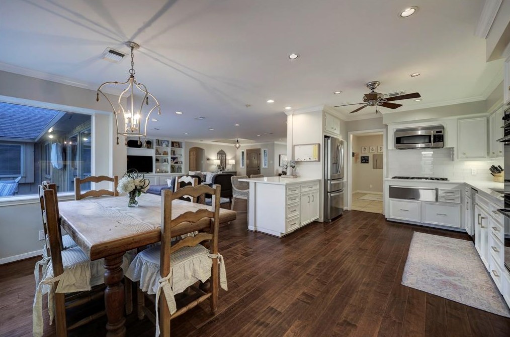 722 Electra Dr, Houston TX  77024-4747 exterior