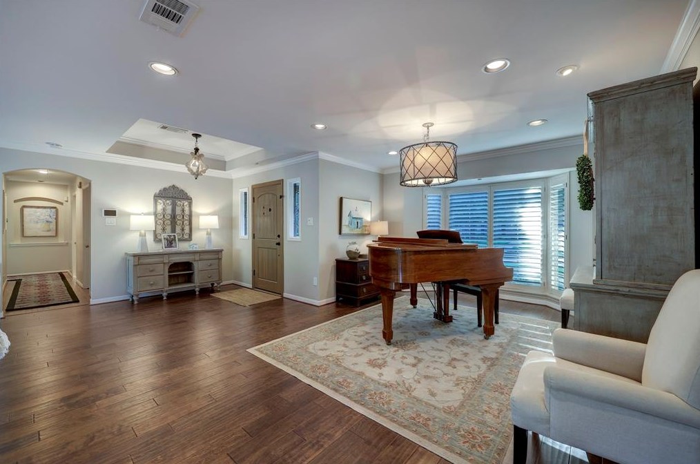 722 Electra Dr, Houston TX  77024-4747 exterior