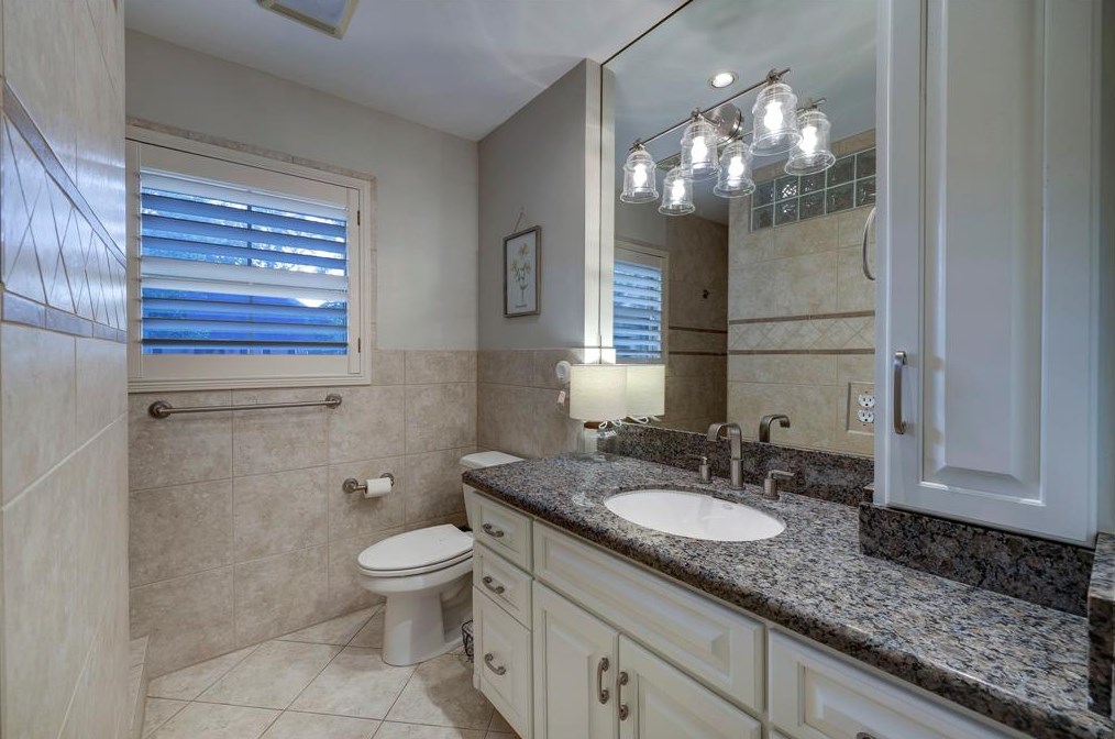 722 Electra Dr, Houston TX  77024-4747 exterior