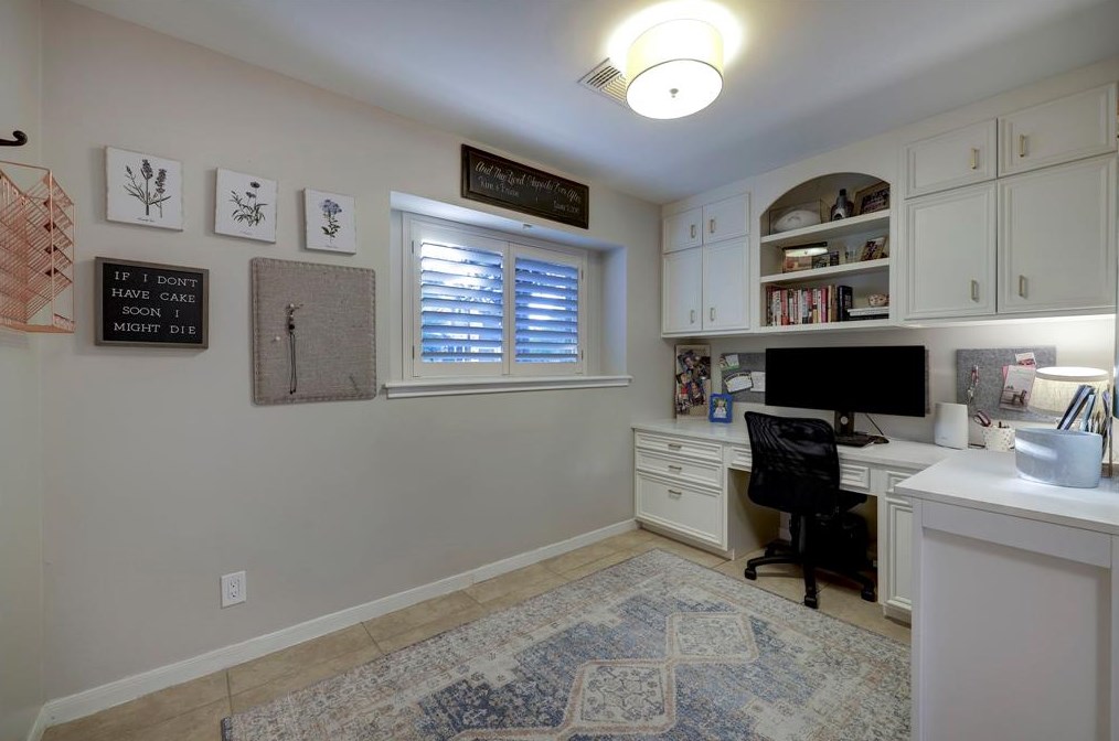 722 Electra Dr, Houston TX  77024-4747 exterior