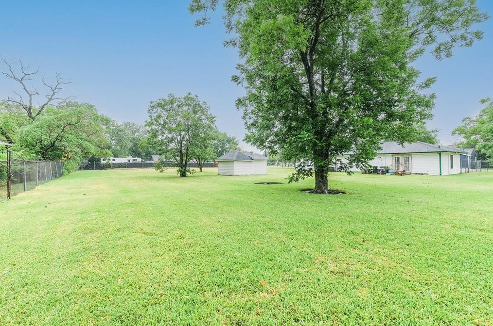 7833 Bonaire St, Houston TX  77028-5211 exterior