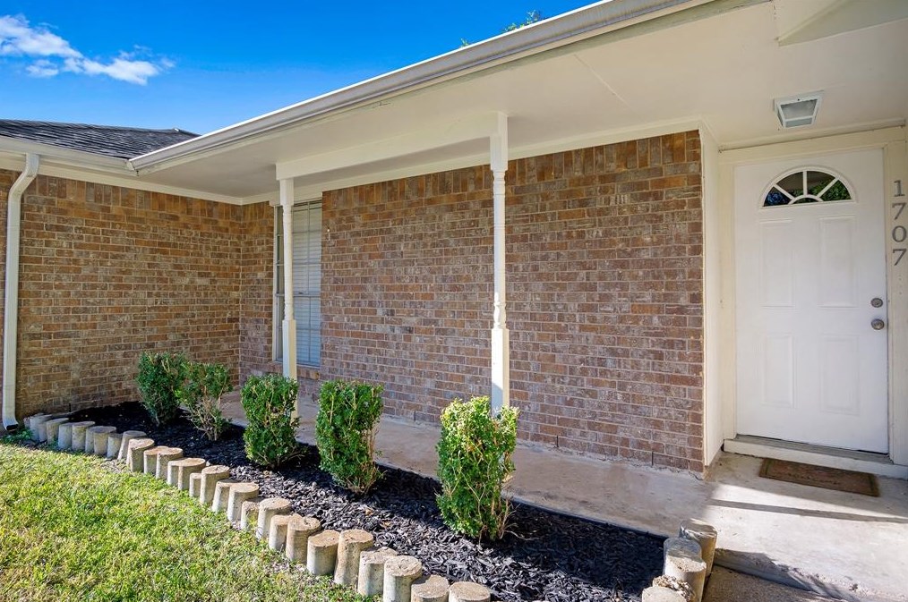 1707 Chippawa Ln, Pasadena TX  77504-3211 exterior