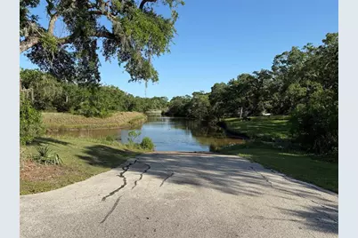 104 Legend Lane, Angleton, TX 77515 - Photo 13