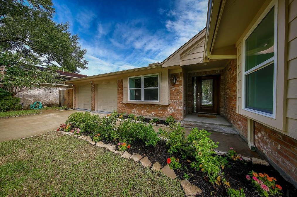 14002 Myrtlea Dr, Houston TX  77079-3207 exterior