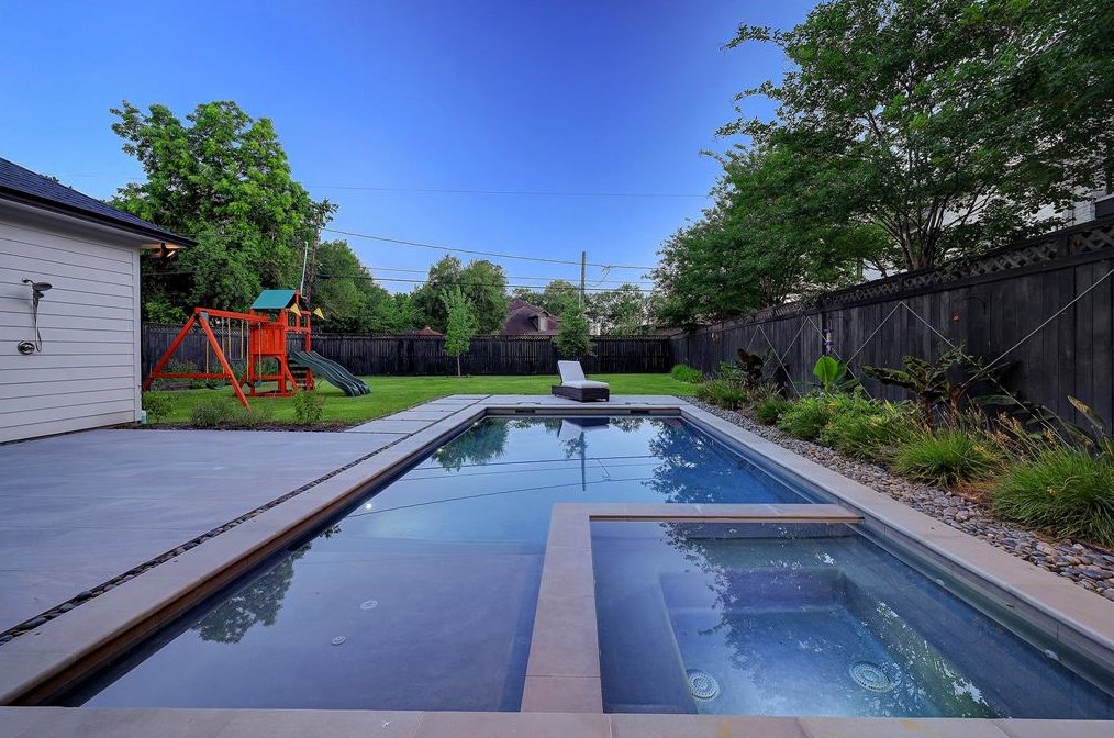 1245 Chippendale Rd, Houston TX  77018-5234 exterior