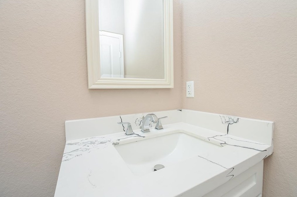6669 Northdale, Houston TX  77087-6424 exterior