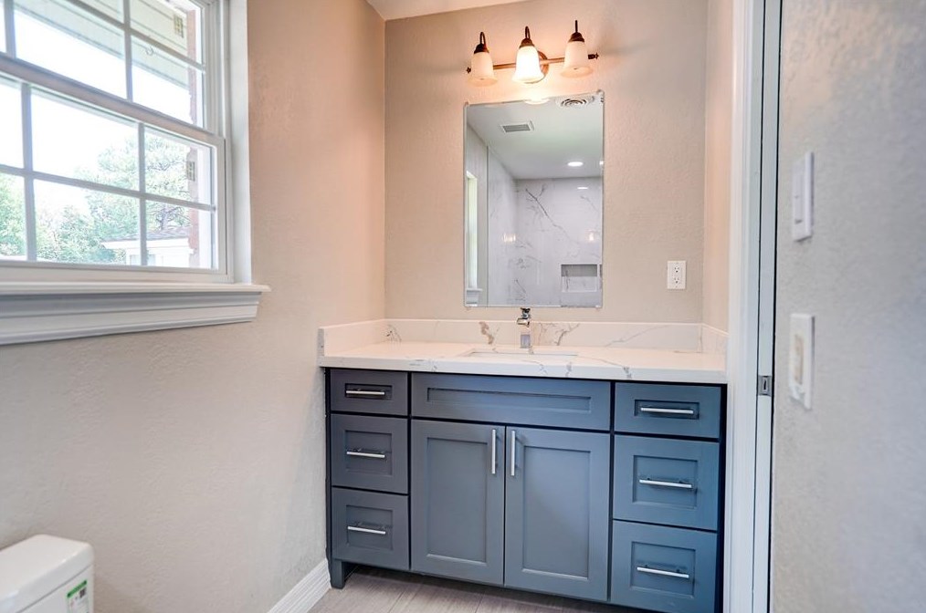 11903 Mullins Dr, Houston TX  77035-4351 exterior