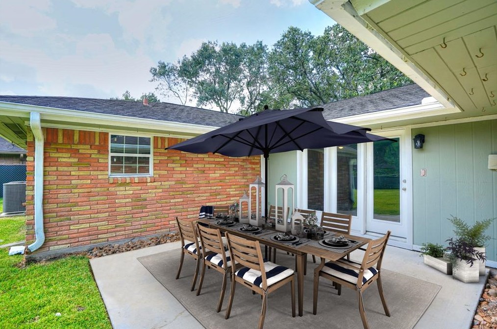 11903 Mullins Dr, Houston TX  77035-4351 exterior