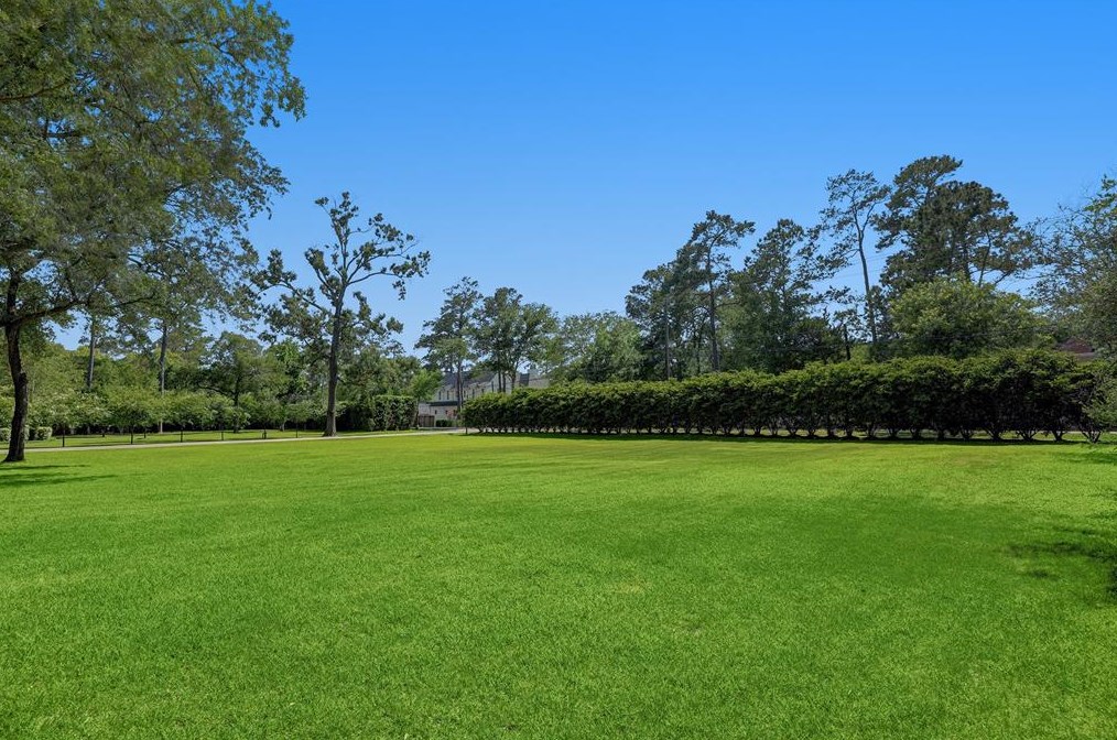 320 Blalock Rd, Houston TX  77024-6535 exterior