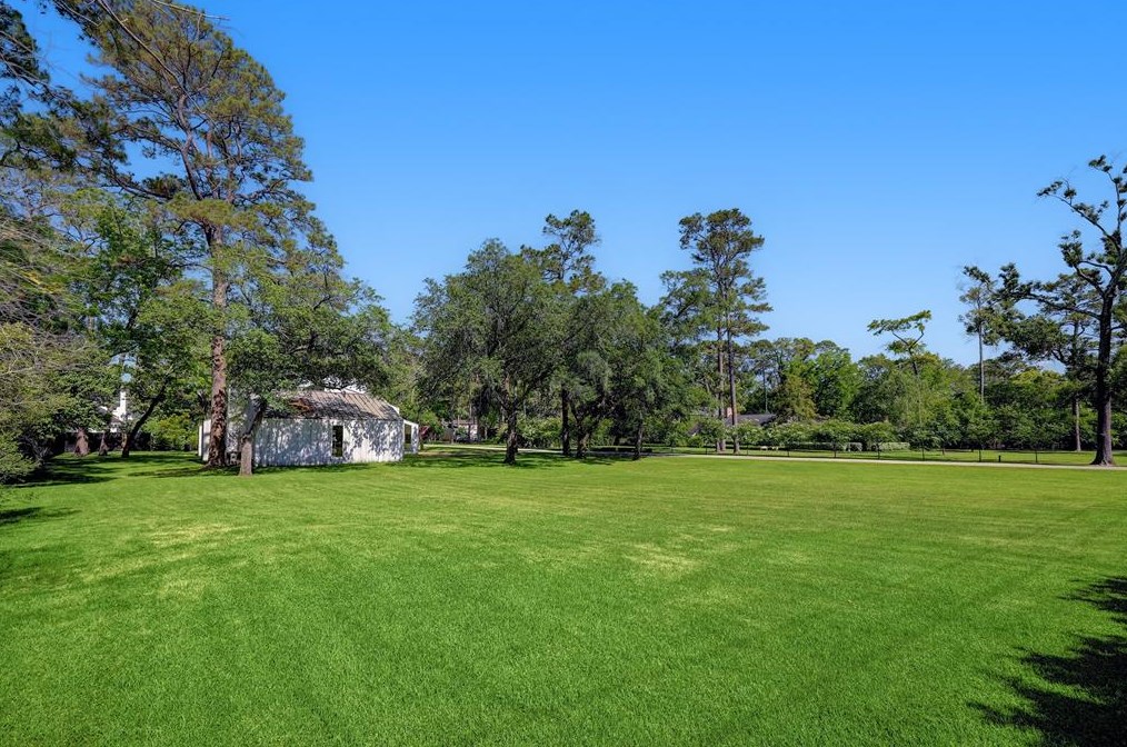 320 Blalock Rd, Houston TX  77024-6535 exterior