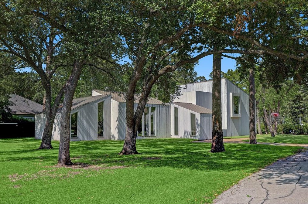 320 Blalock Rd, Houston TX  77024-6527 exterior