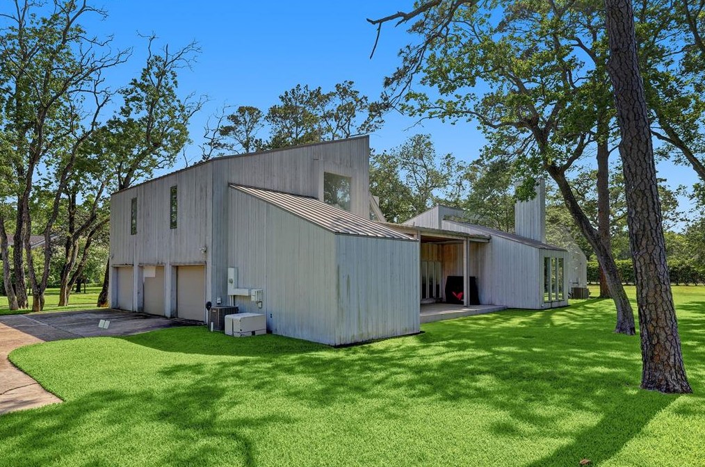320 Blalock Rd, Houston TX  77024-6535 exterior