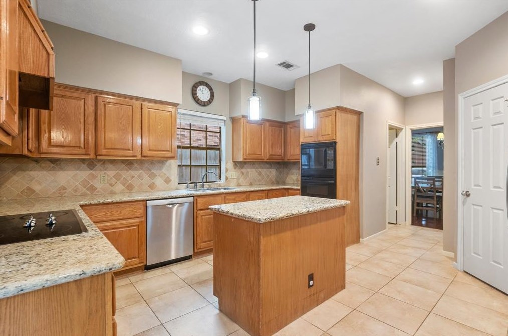 3522 Scenic Valley Dr, Humble TX 77345-1054 exterior