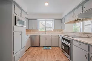 2107 Shadowbriar Dr, Houston, TX 77077 - Photo 19