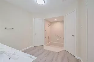 2107 Shadowbriar Dr, Houston, TX 77077 - Photo 27