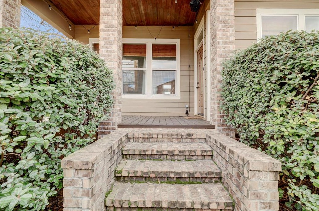 2411 Everett St, Houston TX  77009-7805 exterior