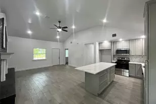 21268 White Oak Dr, Conroe, TX 77306 - Photo 3