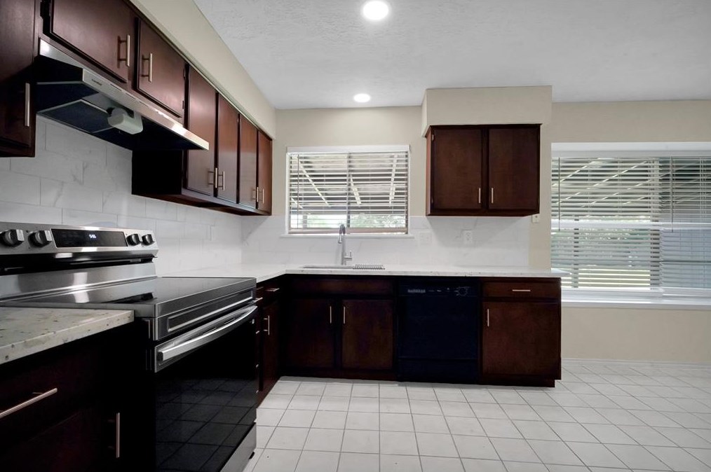 11506 Bellfort Ave, Houston TX  77033-5303 exterior