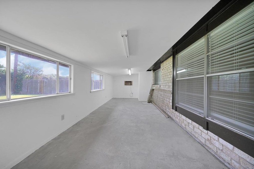 11506 Bellfort Ave, Houston TX  77033-5303 exterior