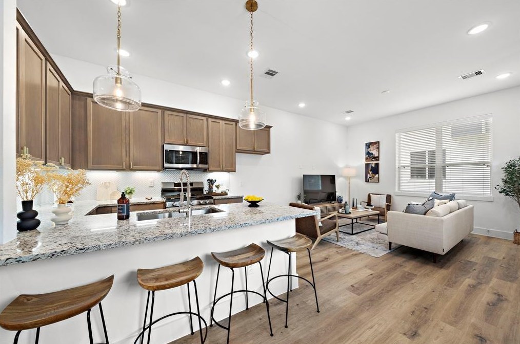 1586 Tidwell Rd, Houston TX  77091-5560 exterior