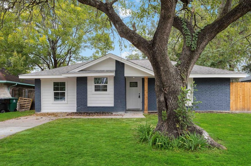 6327 Mardale Dr, Houston TX  77016-2420 exterior