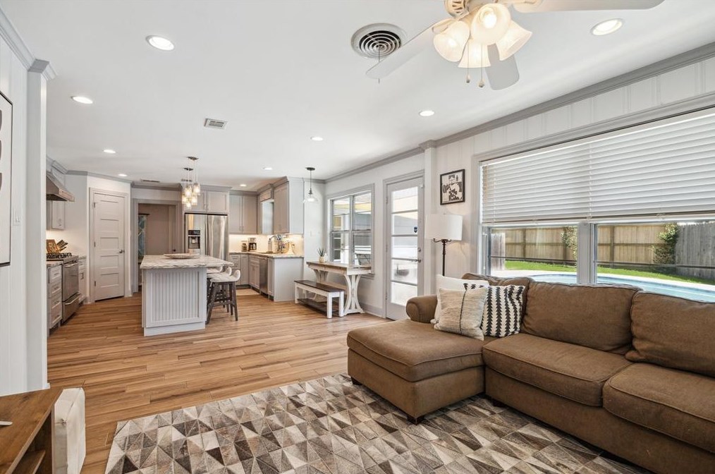 2903 Fairhope St, Houston TX 77025-3228 exterior