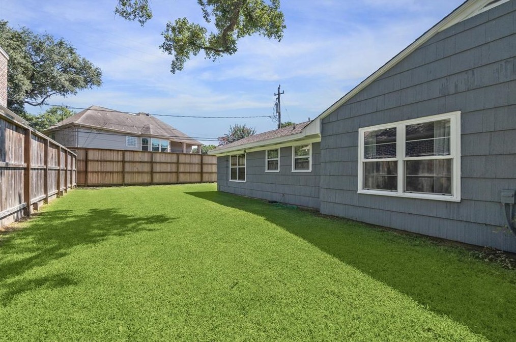 2903 Fairhope St, Houston TX 77025-3228 exterior