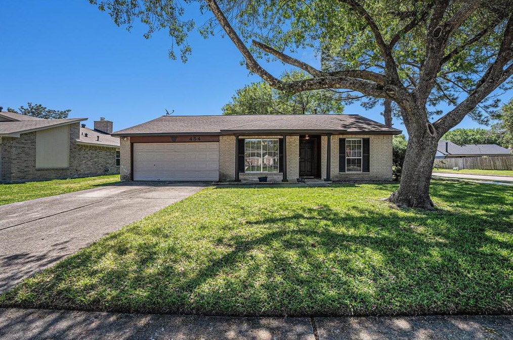 454 Buoy Rd, Houston TX  77598-2505 exterior