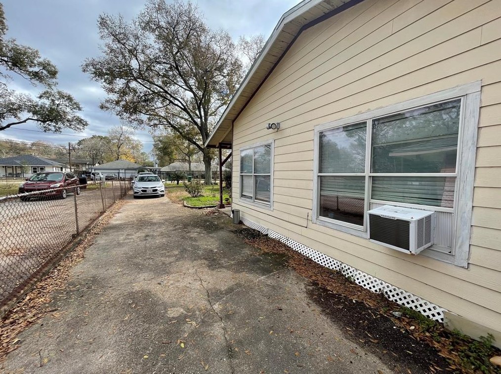 8611 Findlay St, Houston TX 77017-3202 exterior