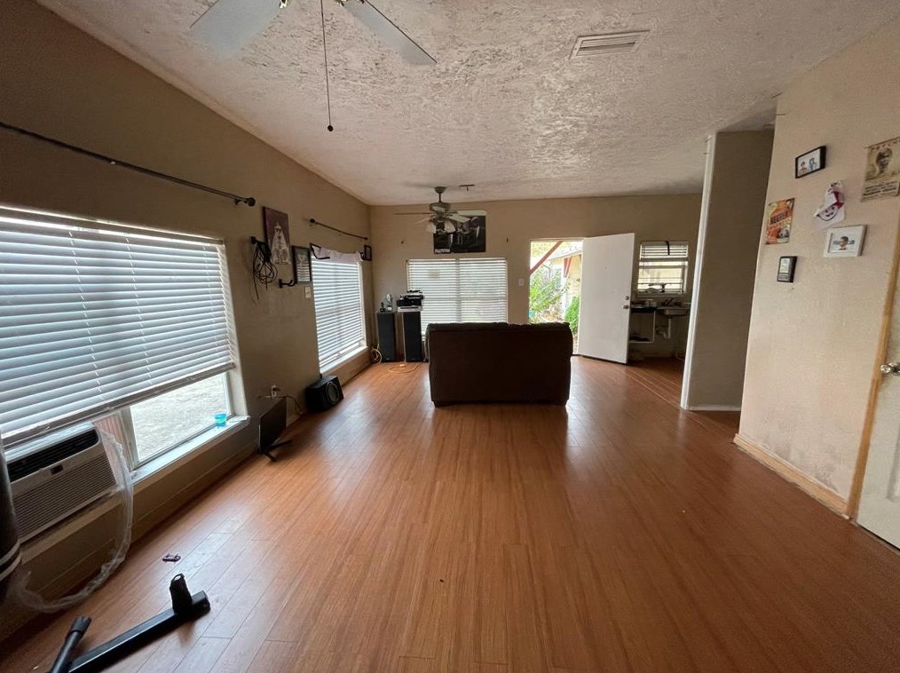 8611 Findlay St, Houston TX 77017-3202 exterior