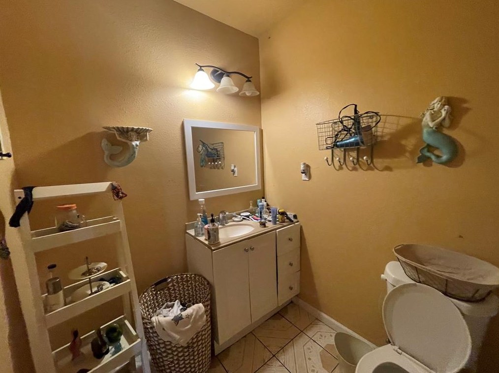 8611 Findlay St, Houston TX 77017-3202 exterior