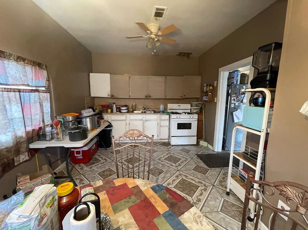 8611 Findlay St, Houston TX 77017-3202 exterior