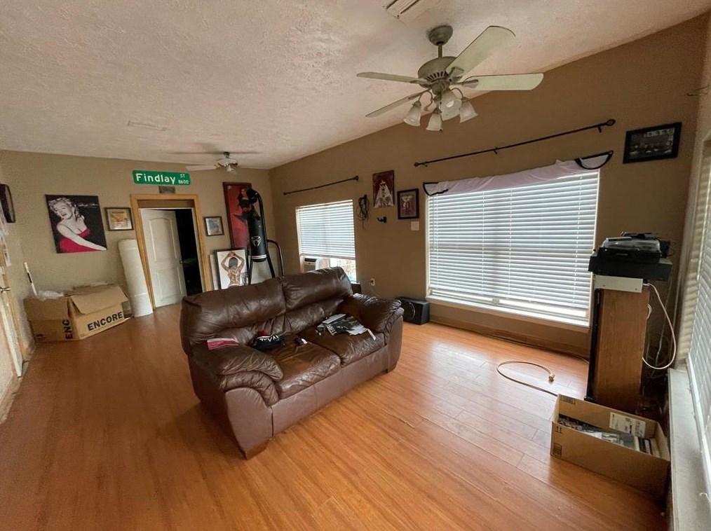 8611 Findlay St, Houston TX 77017-3202 exterior