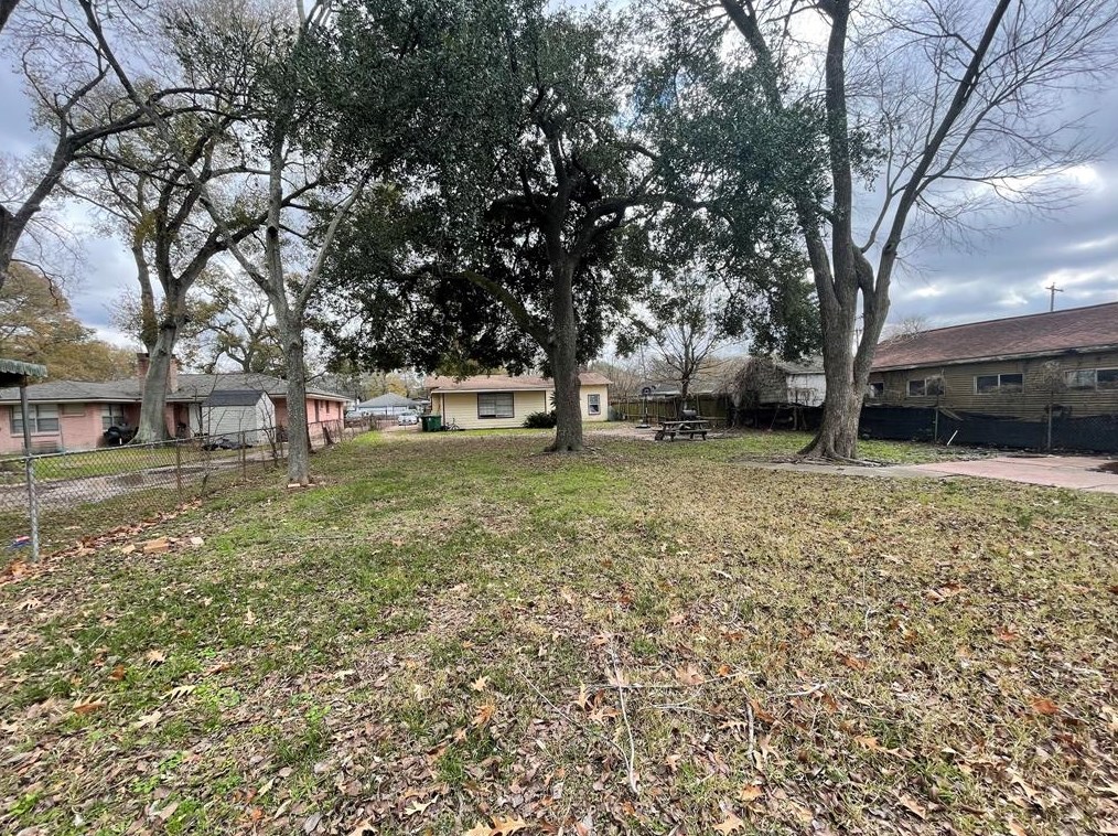 8611 Findlay St, Houston TX 77017-3202 exterior