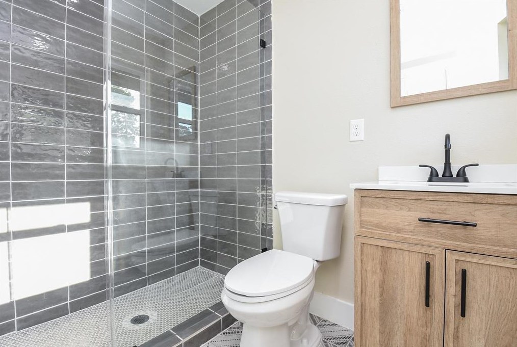 13923 Woodforest, Houston TX 77015 exterior