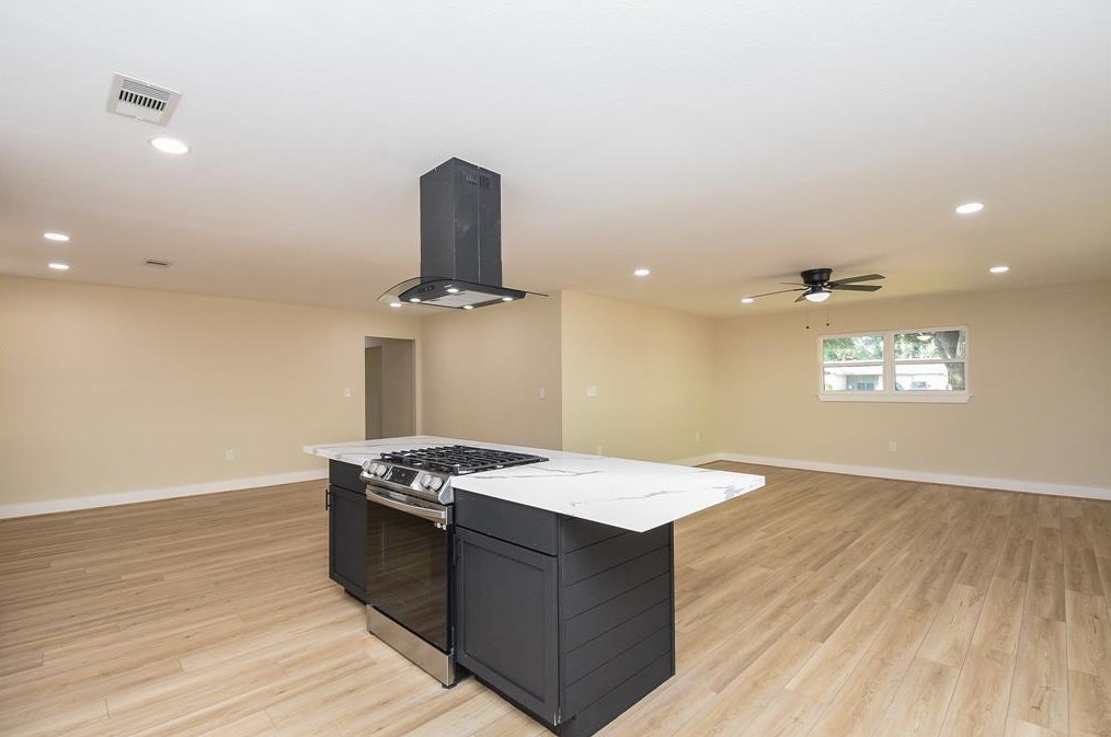 13923 Woodforest, Houston TX 77015 exterior