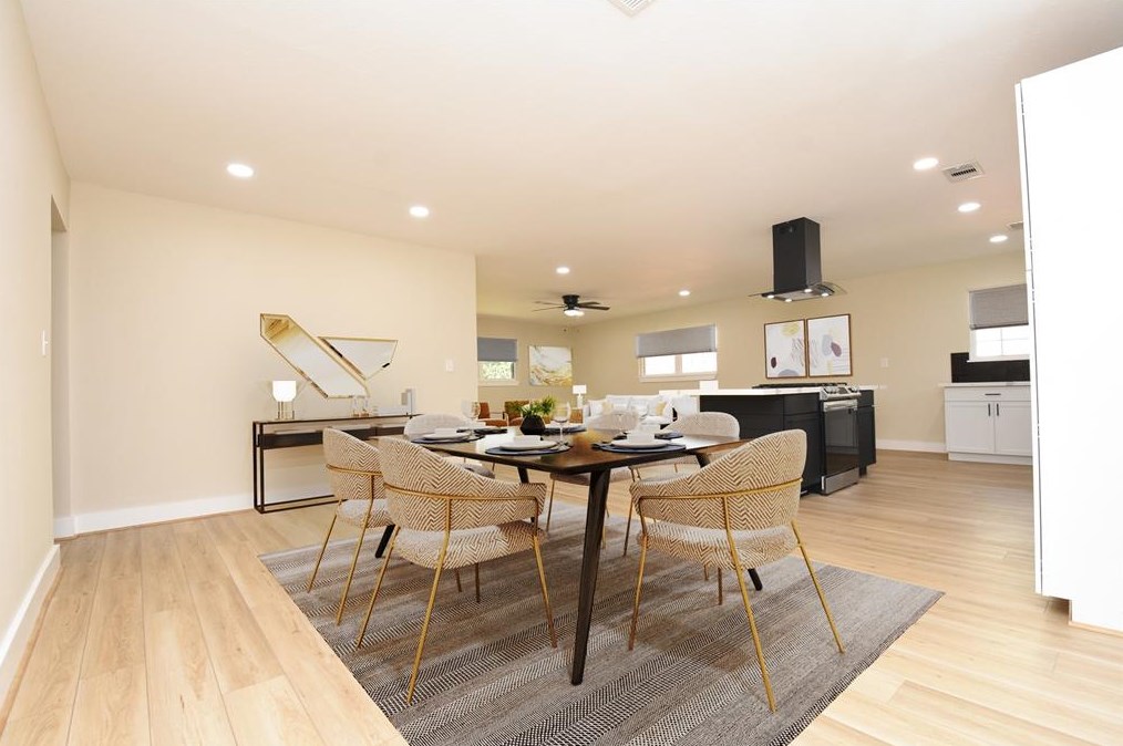 13923 Woodforest, Houston TX 77015 exterior