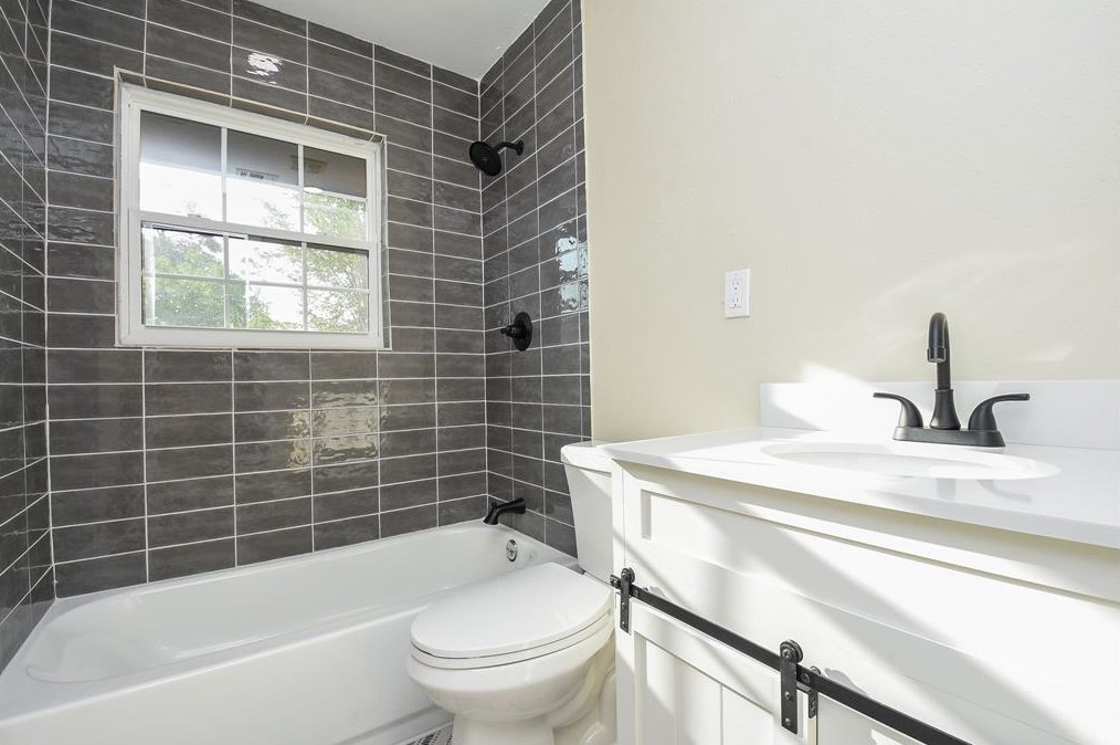 13923 Woodforest, Houston TX 77015 exterior